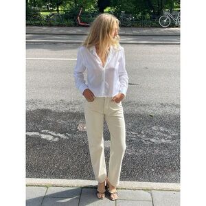 Djerf Avenue Relaxed Mid-Rise Jeans in Cream
